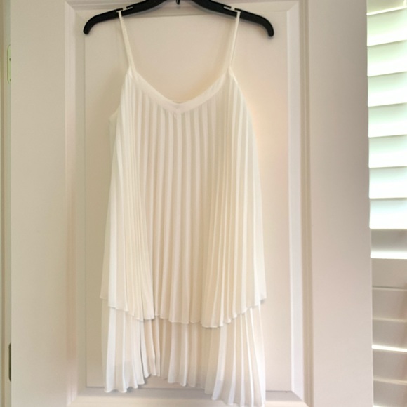 White pleated double tiered spaghetti strap top - Picture 2 of 3
